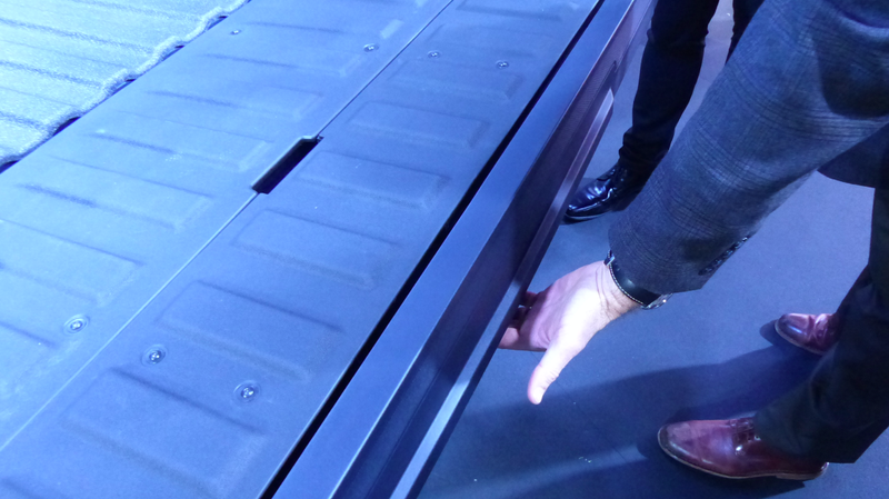 Illustration for article titled Here's Exactly How The 2019 GMC Sierra's Six-Way Tailgate Works